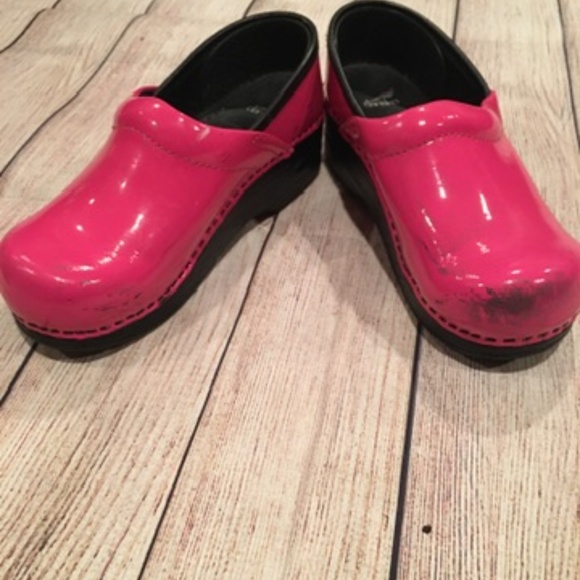 hot pink dansko